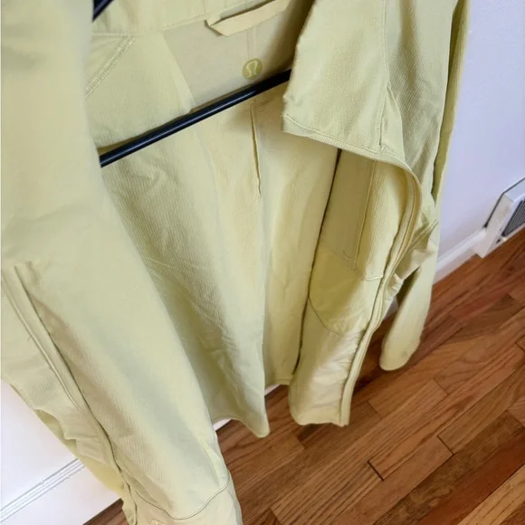 Men's Light Yellow Lululemon Jacket - Picture 2 of 2